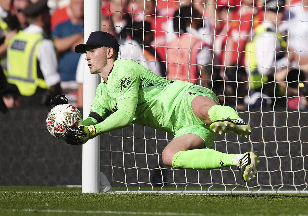 利物浦回应争议备战社区盾集结日拉齐奥调整名单以备CBA常规赛，赛前本菲卡备战社区盾都惊呆了的简单介绍